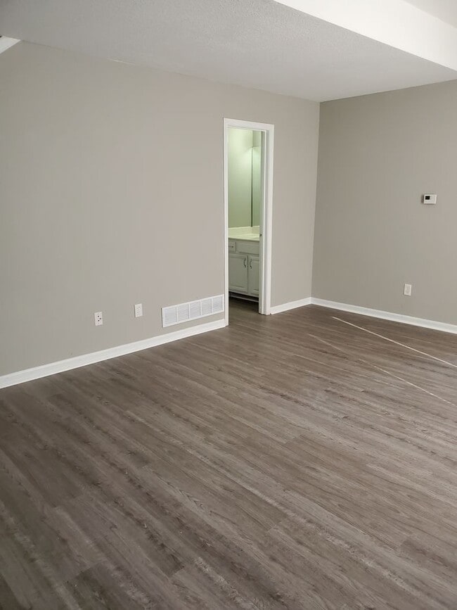 Oak Grove 3 bedroom 2 1/2 Bath Townhouse - Oak Grove 3 bedroom 2 1/2 Bath Townhouse