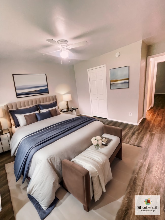 Photo - 2 bed 1 bath Duplex Ready for Immediate move in. Unit 48139 Meadow Lane