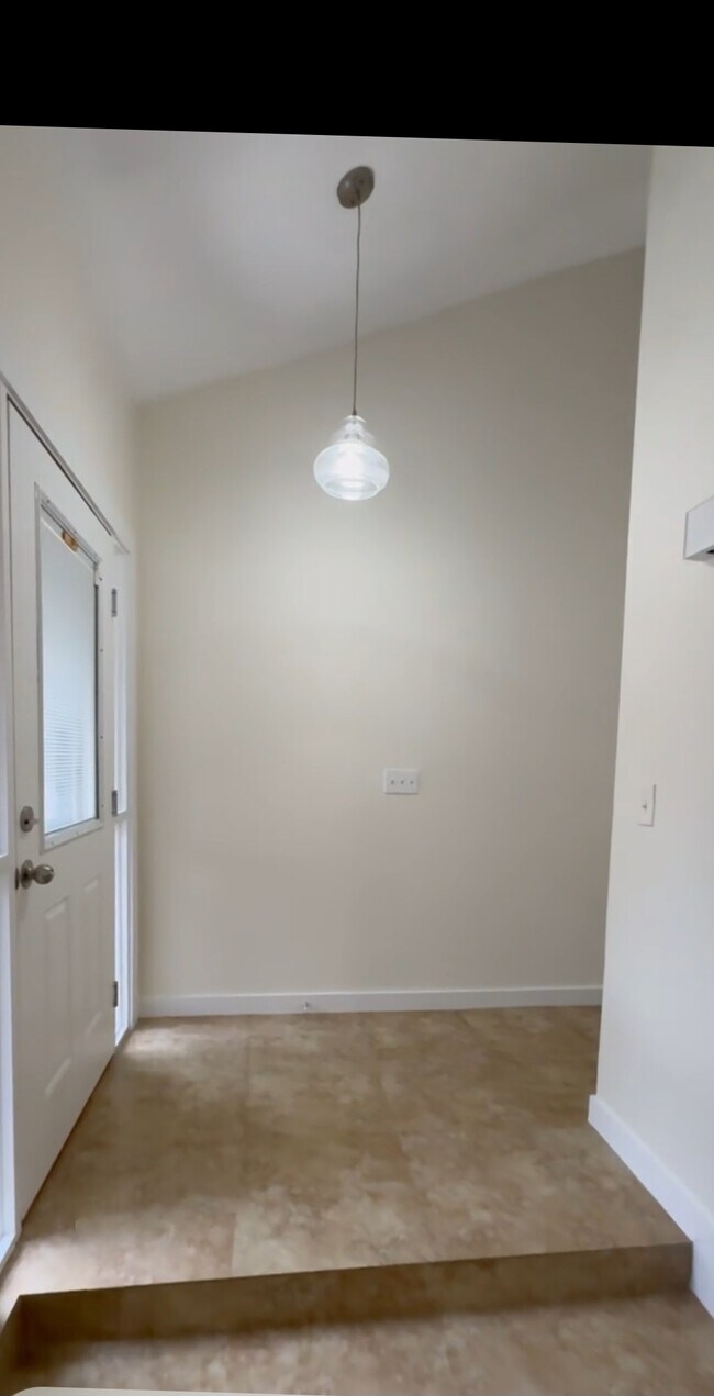 Photo - 121 Springwind Way