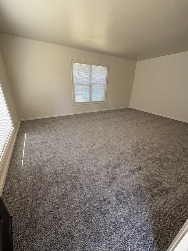 Photo - 401 Ainsley Ave