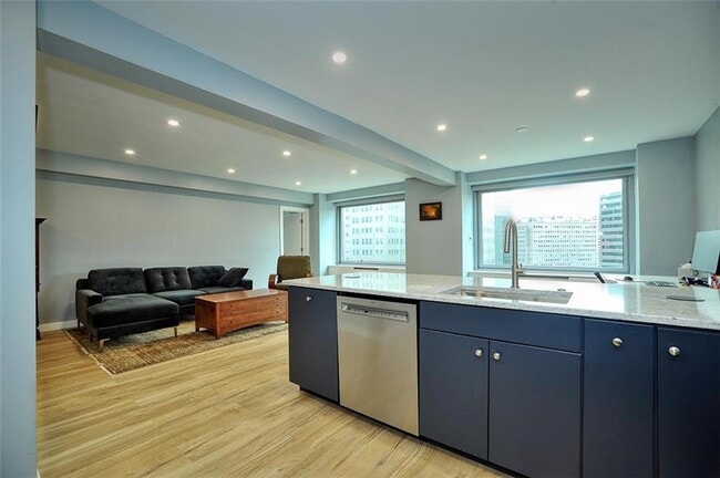 Photo - 320 Fort Duquesne Blvd Unit 12M