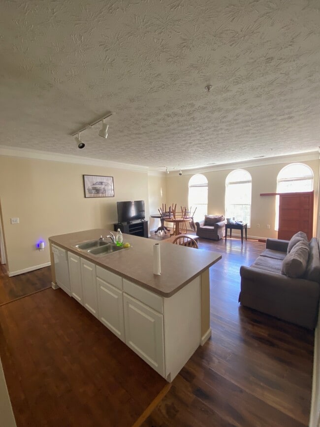 Photo - 1905 N Lincoln Ave Unit 206