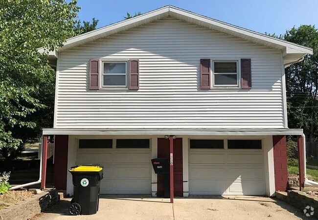 Building Photo - 1230 Searle Dr Rental