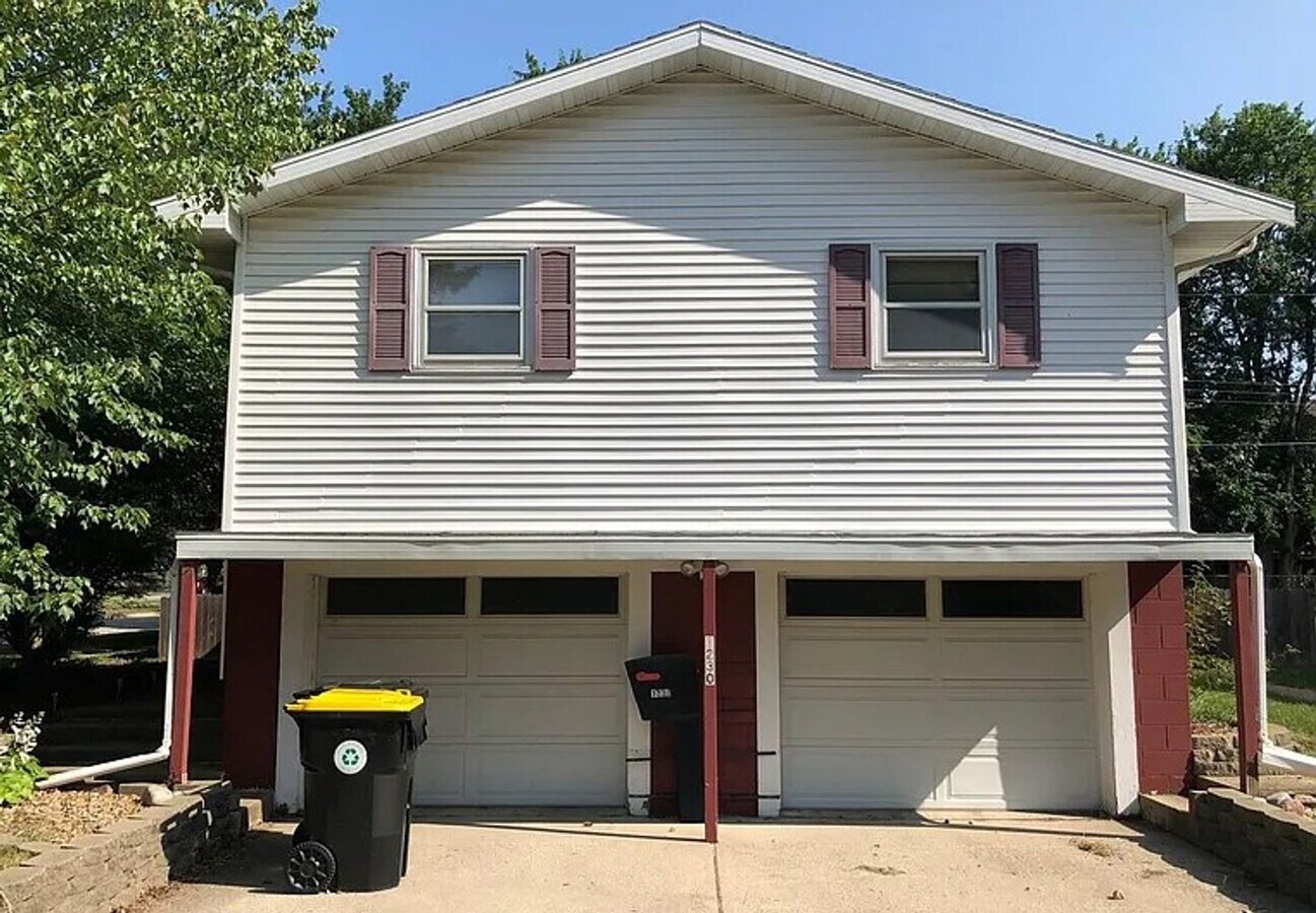 Photo - 1230 Searle Dr House
