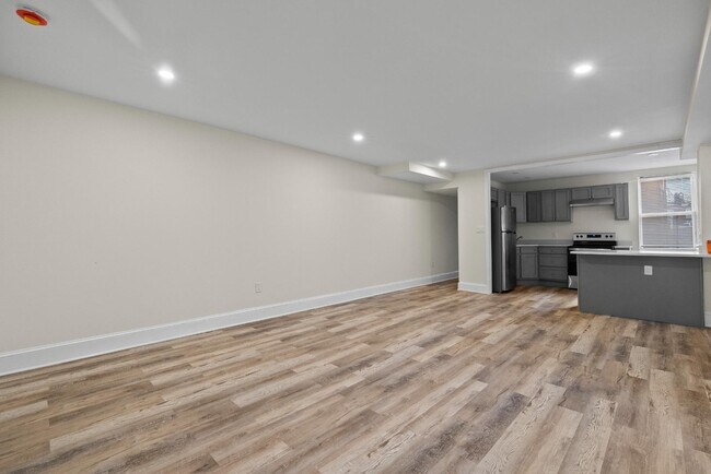 Photo - 2539 St Paul St