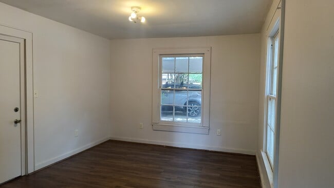 Photo - 1215 S Elm St