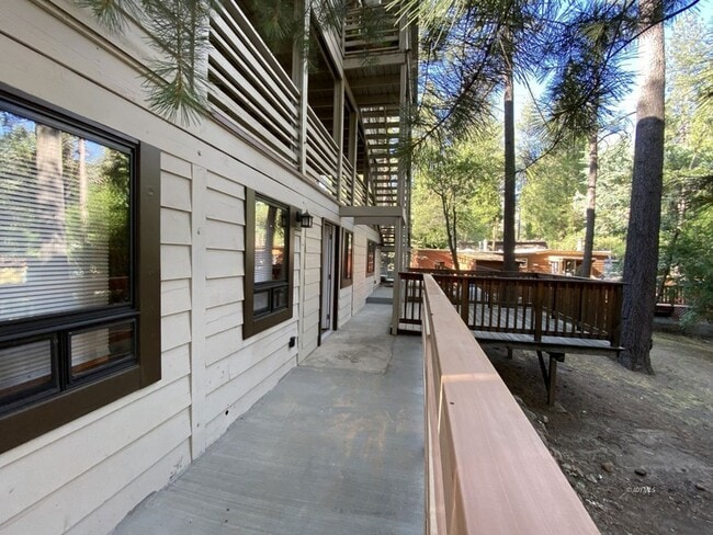 Building Photo - 54141 Pine Crest Ave Rental