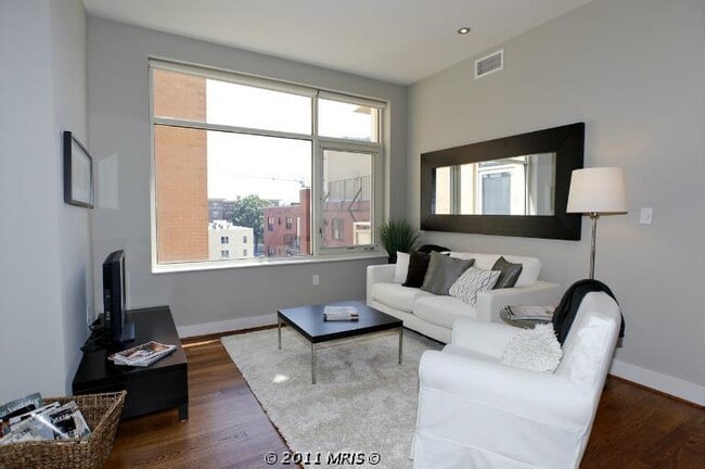 Photo - 1348 Euclid St NW Unidad 307