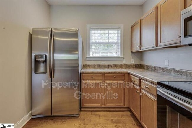 Photo - 334 Easterlin Way