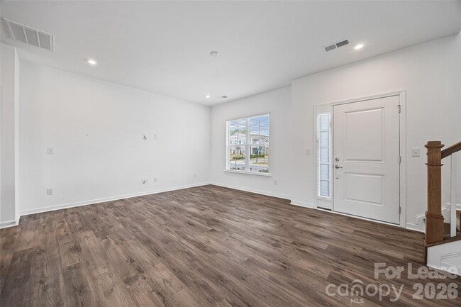 Photo - 16212 Leading St