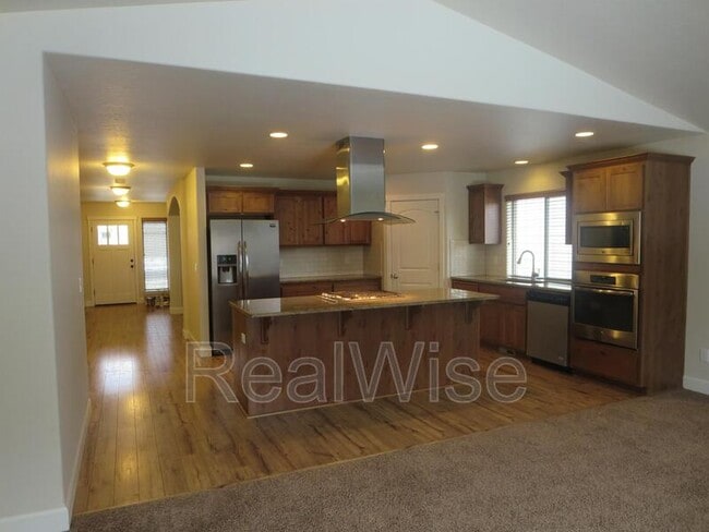 Photo - 3006 NE Red Oak Dr