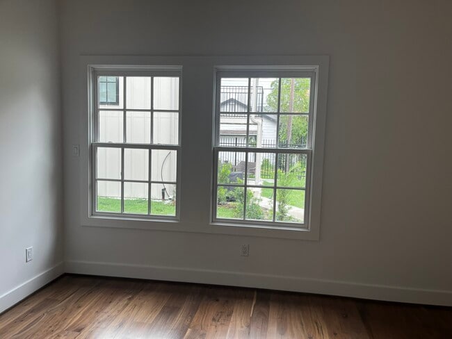 Photo - 305 Archer St