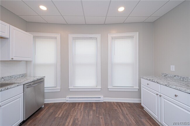 Photo - 2148 Main St