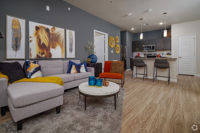 2BR, 2BA - 995SF Mainroom