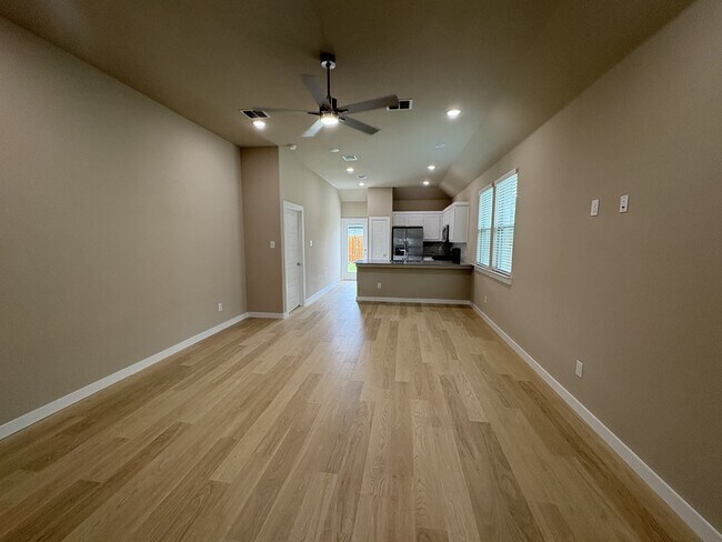 Photo - 411 Travine Dr