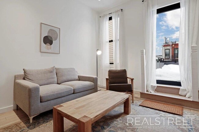Photo - Spacious 5BR / 3BA with Private Roof Access in Bushwick Unit 2