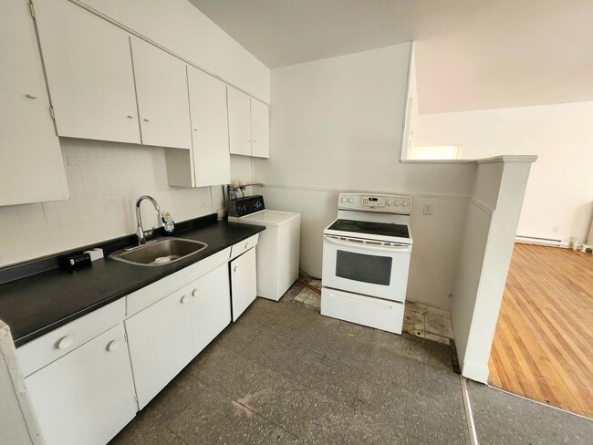 Photo - 325 Main St Unit 2