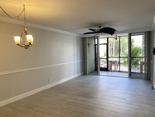 Photo - 15 Royal Palm Way Unidad #107