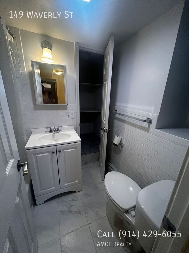 Building Photo - 149 Waverly St