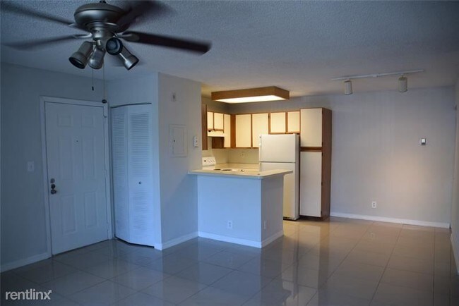 Photo - 1 br, 1 bath Condo - 701 Lyons Rd