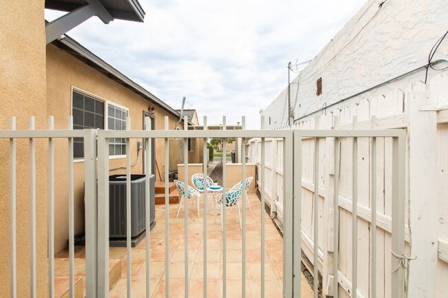 Photo - POOL HOME 3 BEDROOMS 3 BATHS