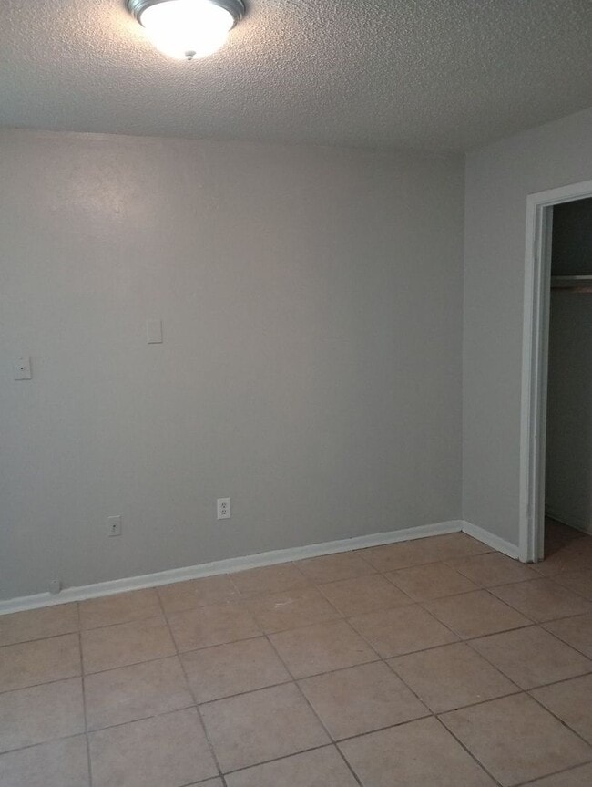 Photo - Cozy 1-Bedroom Duplex – Convenient Location!