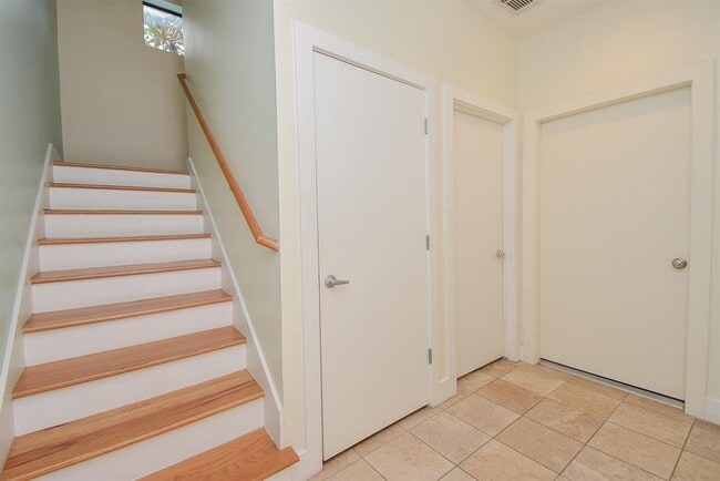 Photo - 4122 Spencer St