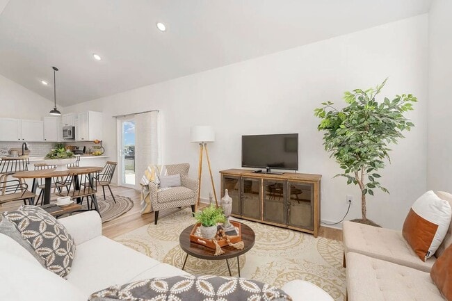 Photo - 2102 W Elk Rdg Ave