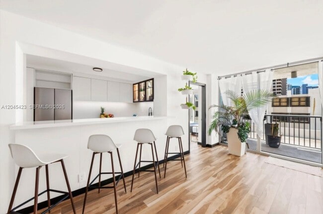 Photo - 2655 Collins Ave Unit 504
