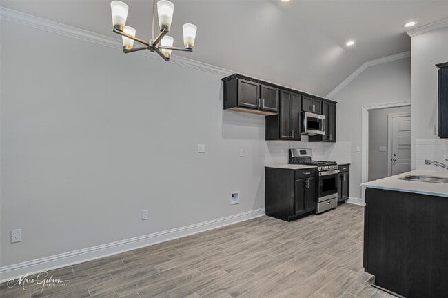 Photo - "Charming 3-Bedroom Oasis with Granite Ele...