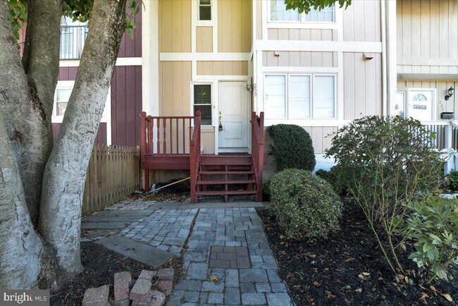 Photo - 255 Meadows Ln NE