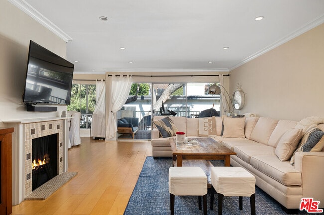 Building Photo - 11965 Gorham Ave Unit 504