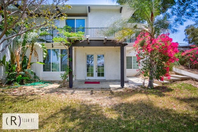 Building Photo - An Oasis of Calm In the Center of Riversid... Rental