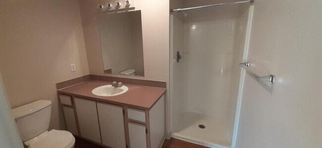 Photo - 274 SE Kingwood Ave