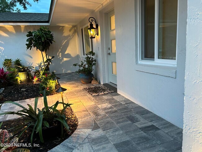 Photo - 937 Espinado Ave