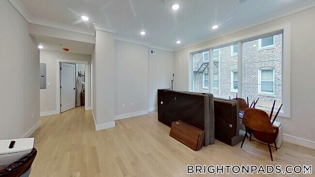 Building Photo - 104-106 Warren St. Rental