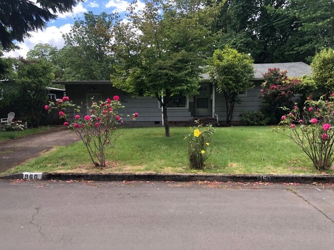 Building Photo - Charming 2 or 3 bedroom, 1 bath home in Great Location!