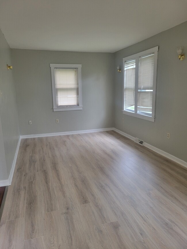 Photo - 1087 Commonwealth Blvd