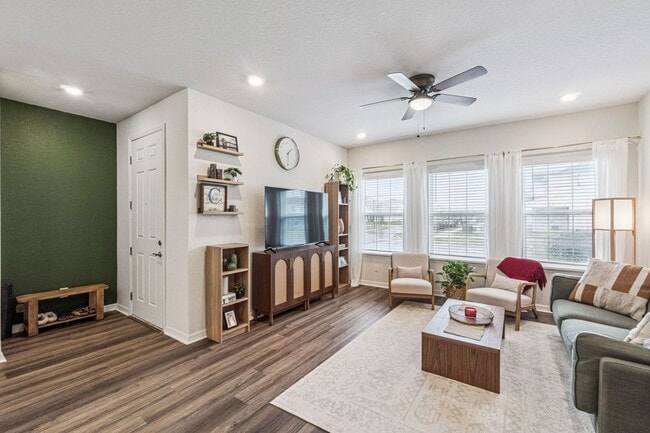 Photo - Beautiful 3/2.5/2 Home in St. Cloud