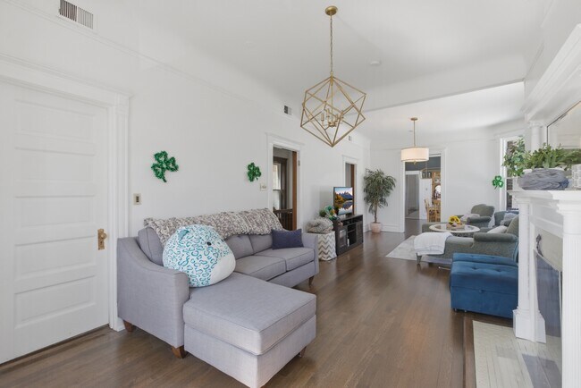 Photo - 850 W Oakdale Ave Unit O3