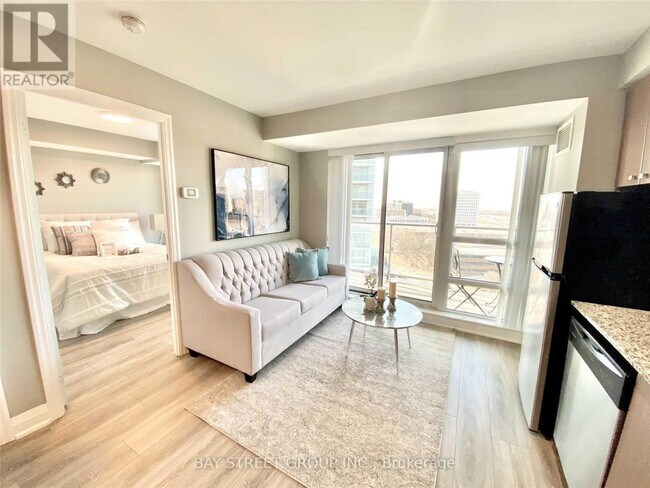 Photo - 2015 Sheppard Ave E Unité 801