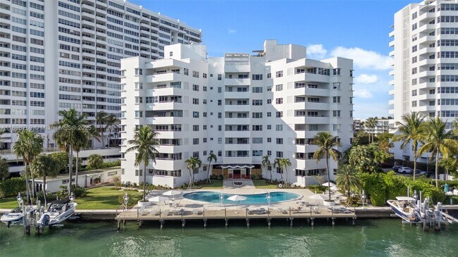 Building Photo - 16 Island Ave Unit 7C