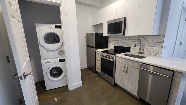 Building Photo - 52 Queensberry St Rental