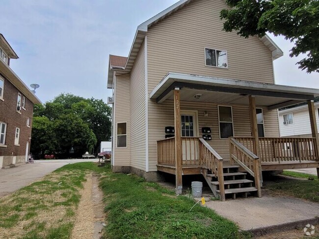 Building Photo - 1221 E Walnut St Rental