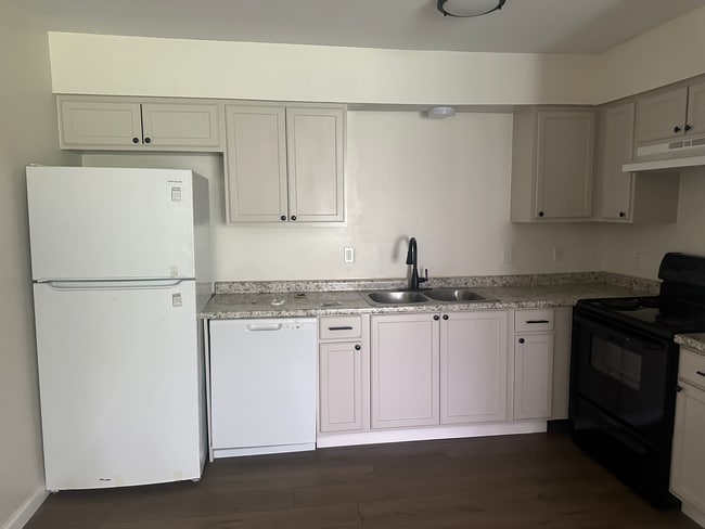Kitchen - 44166 Simpson Pl Unit B