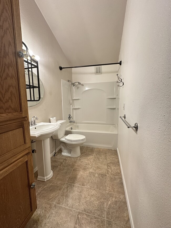 Photo - 467 Quinault Ave SE