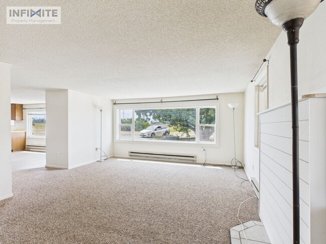 Spacious 3-Bedroom Home - Spacious 3-Bedroom Home