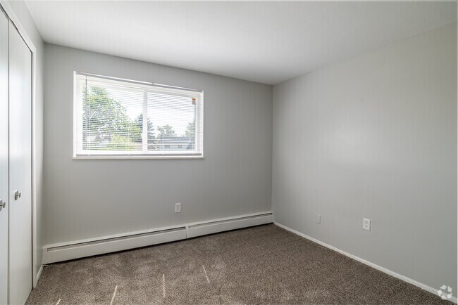 2BR, 1BA - 740–810SF - Second Bedroom
