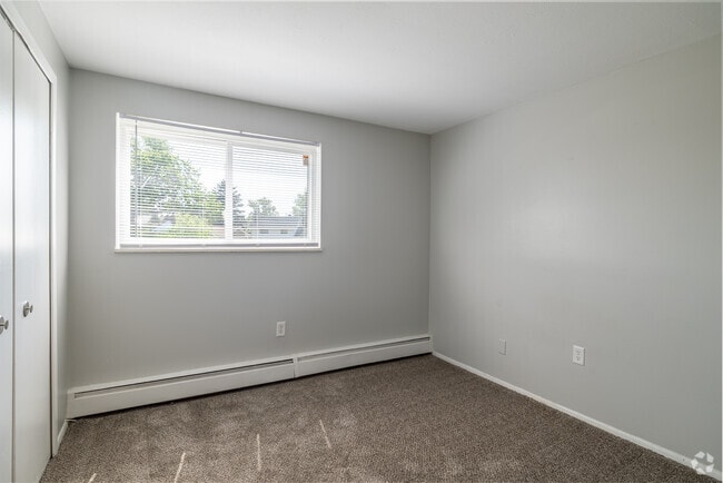 2BR, 1BA - 740–810SF - Second Bedroom - Valley York Apartments