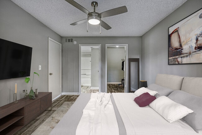 Photo - Alexander Pointe